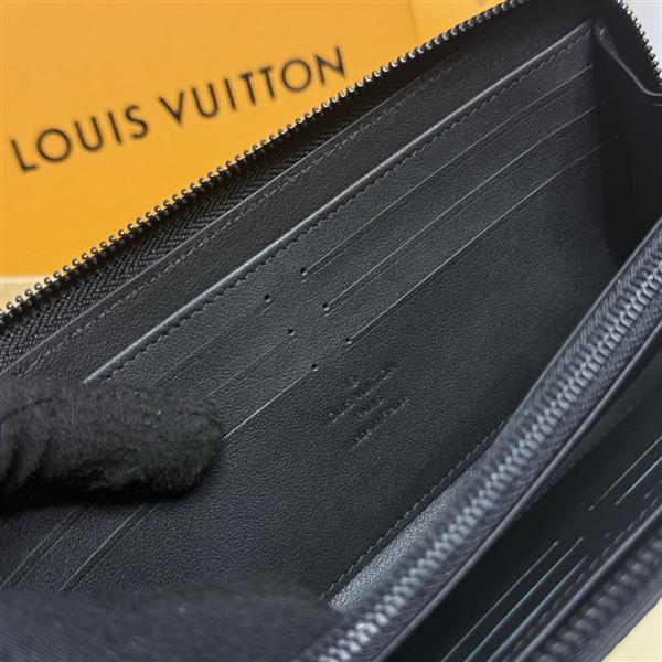 2026122105448254 310